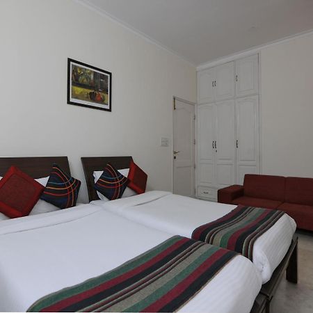 Mehra Residency At The Airport Hotel New Delhi Bagian luar foto