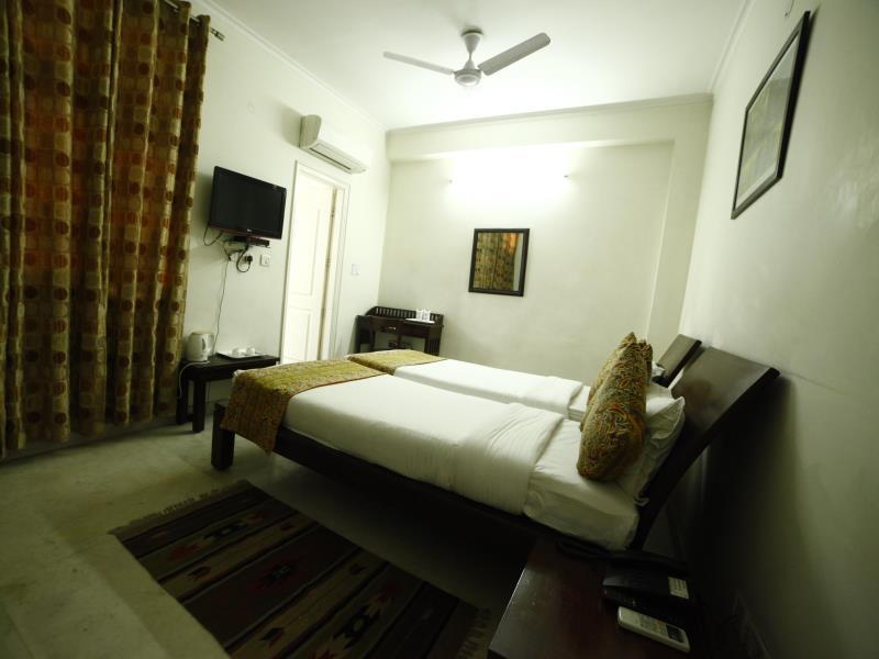 Mehra Residency At The Airport Hotel New Delhi Bagian luar foto