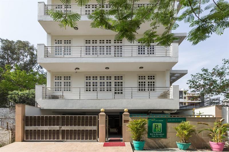 Mehra Residency At The Airport Hotel New Delhi Bagian luar foto