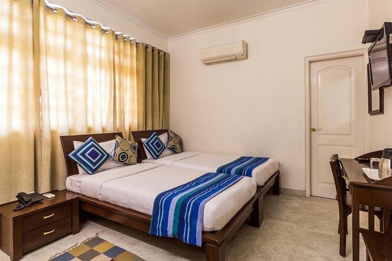 Mehra Residency At The Airport Hotel New Delhi Bagian luar foto