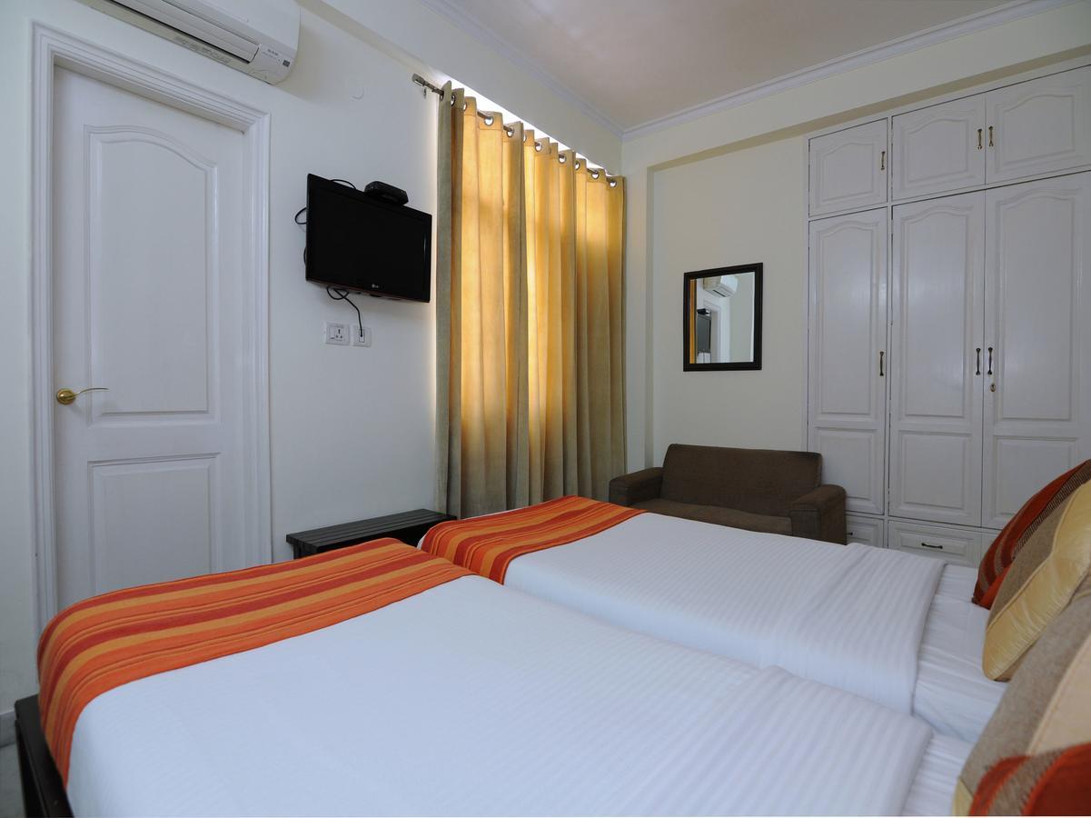 Mehra Residency At The Airport Hotel New Delhi Bagian luar foto