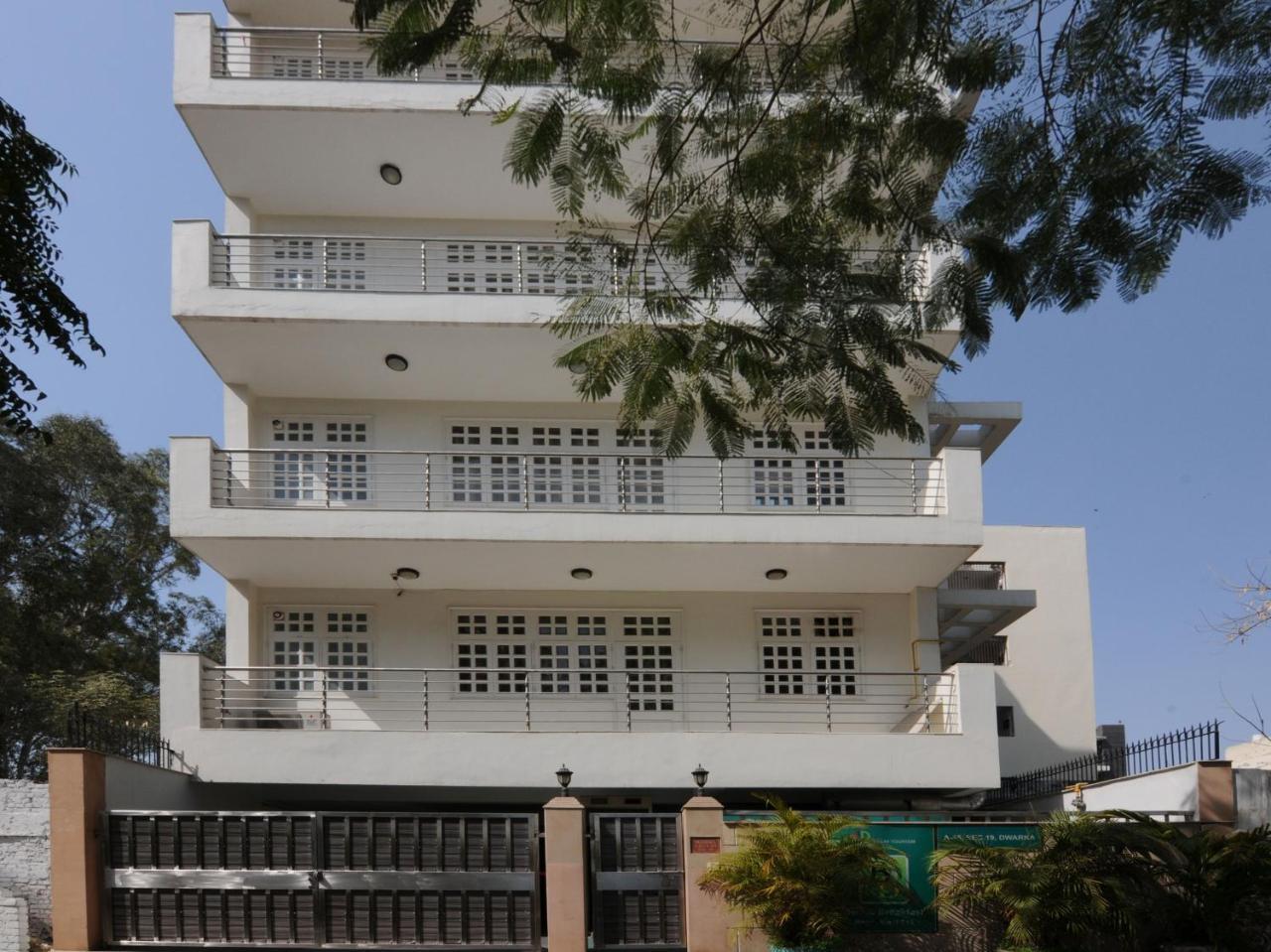 Mehra Residency At The Airport Hotel New Delhi Bagian luar foto