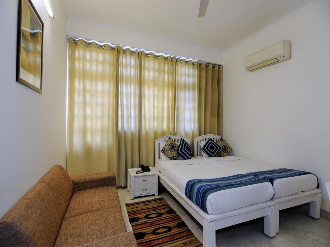 Mehra Residency At The Airport Hotel New Delhi Bagian luar foto