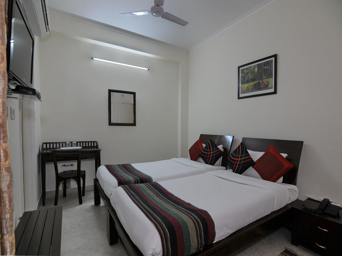 Mehra Residency At The Airport Hotel New Delhi Bagian luar foto