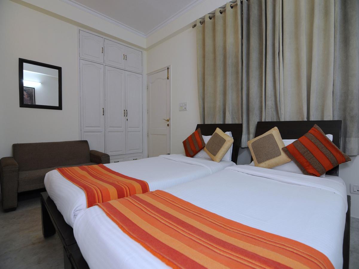 Mehra Residency At The Airport Hotel New Delhi Bagian luar foto