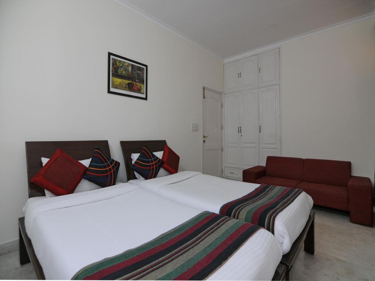 Mehra Residency At The Airport Hotel New Delhi Bagian luar foto