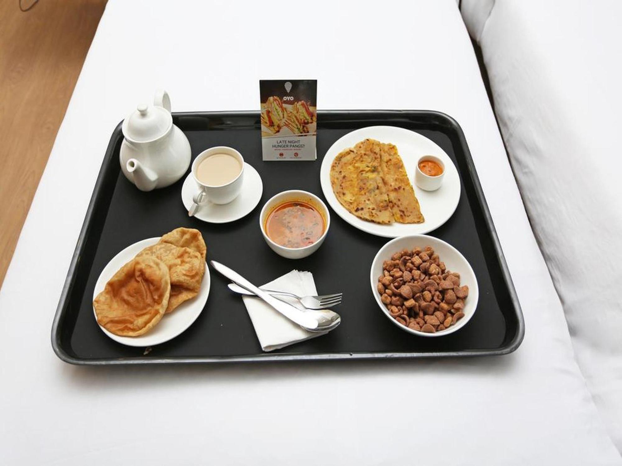 Mehra Residency At The Airport Hotel New Delhi Bagian luar foto
