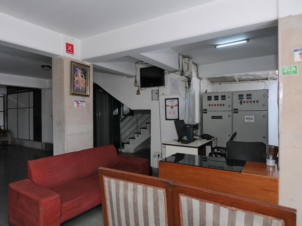 Mehra Residency At The Airport Hotel New Delhi Bagian luar foto