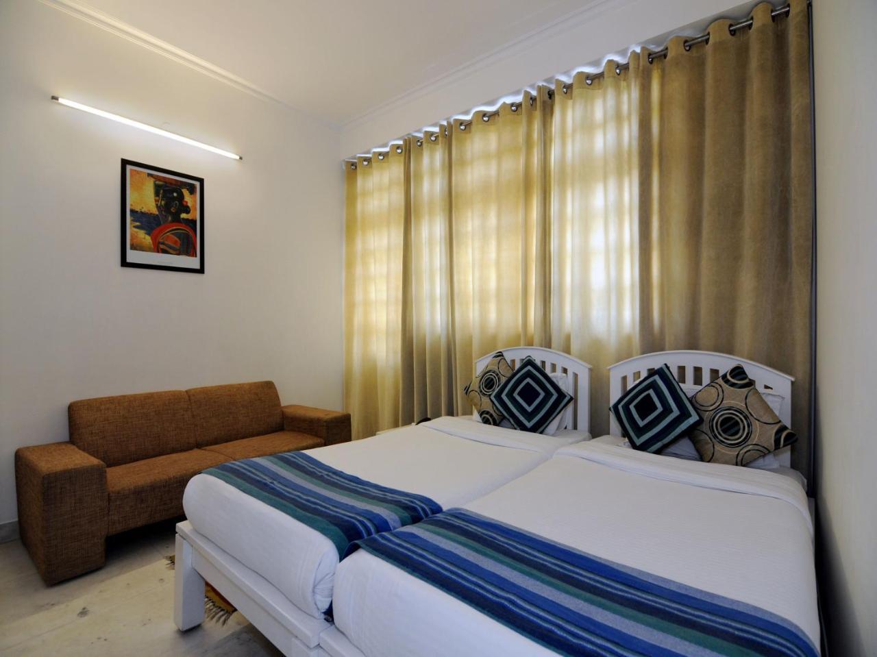 Mehra Residency At The Airport Hotel New Delhi Bagian luar foto