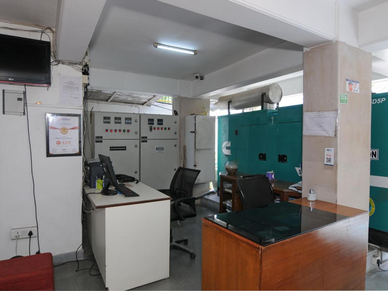 Mehra Residency At The Airport Hotel New Delhi Bagian luar foto